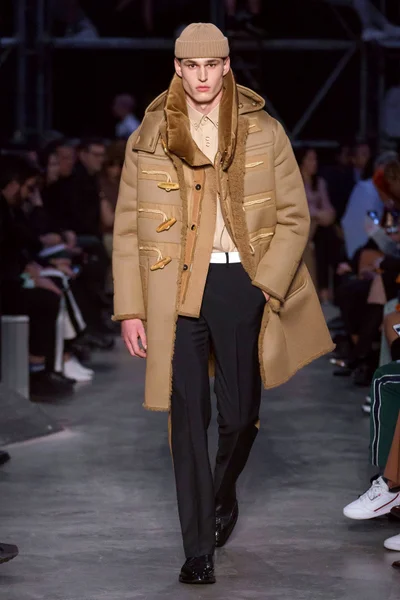 Look 94